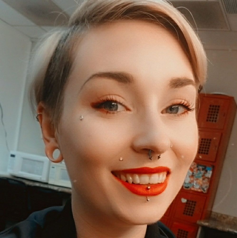 Meet your Posher, Alaya